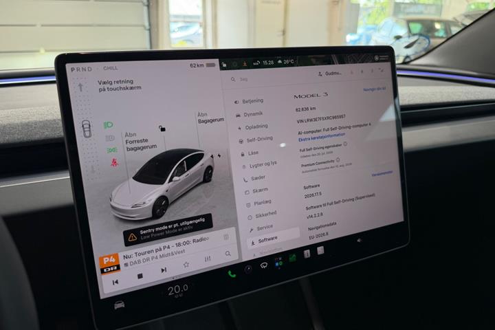 Hvid Tesla Model 3 fra 2024