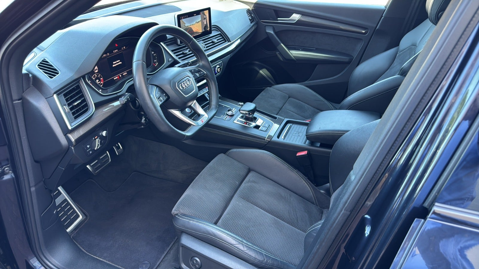 Blå Audi SQ5 fra 2020