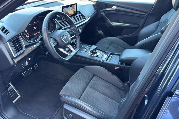 Blå Audi SQ5 fra 2020