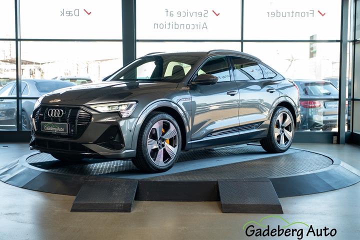 Grå Audi e-tron fra 2021 set udefra