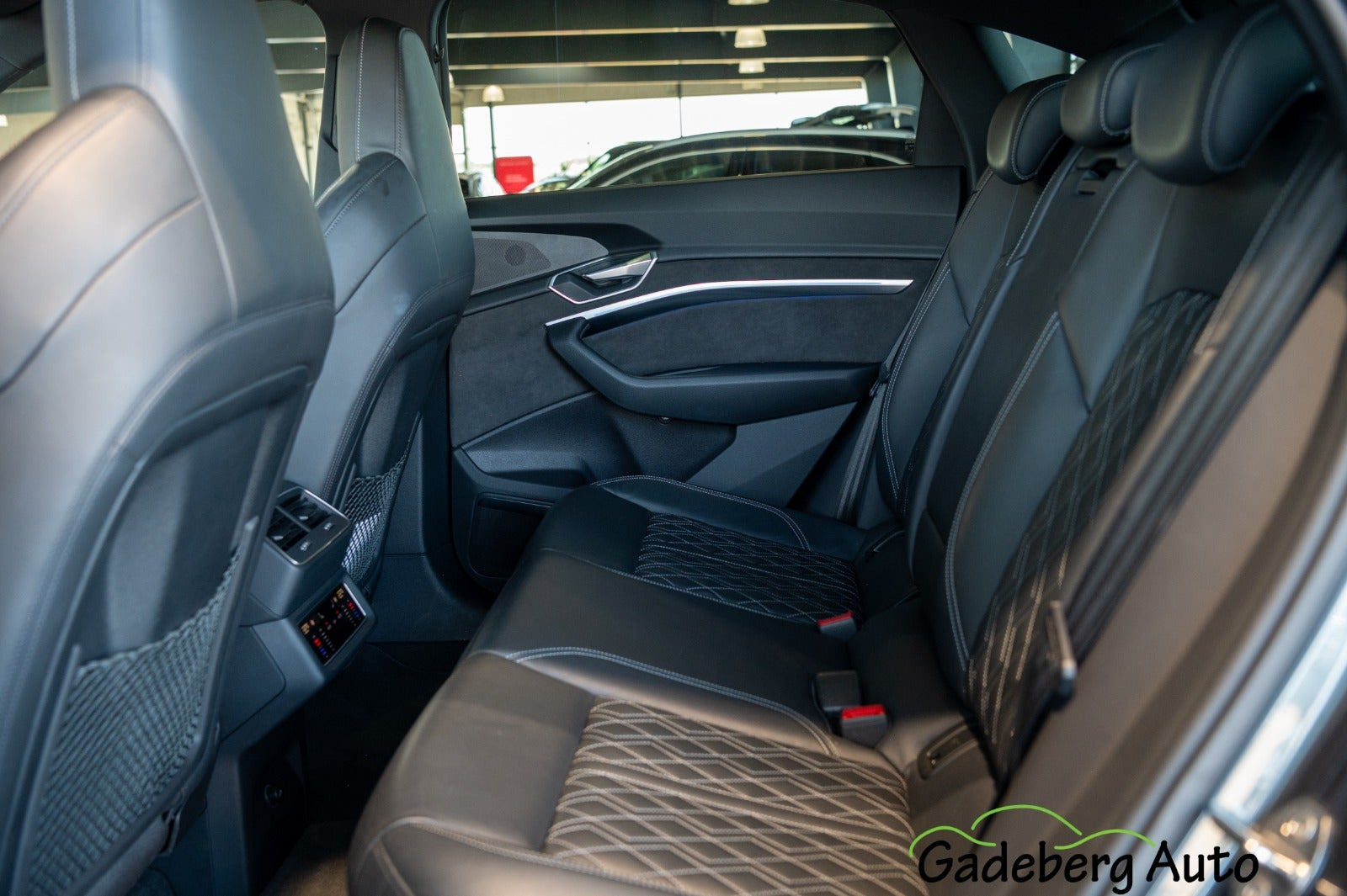Grå Audi e-tron fra 2021