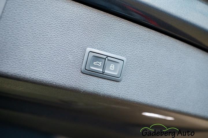 Grå Audi e-tron fra 2021