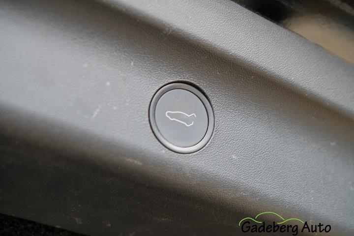 Sort Tesla Model Y fra 2022