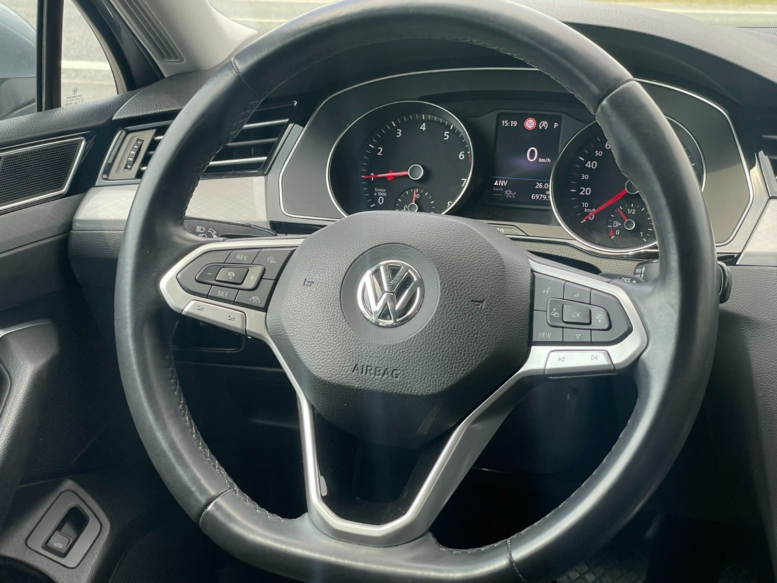 Sølv VW Passat fra 2020