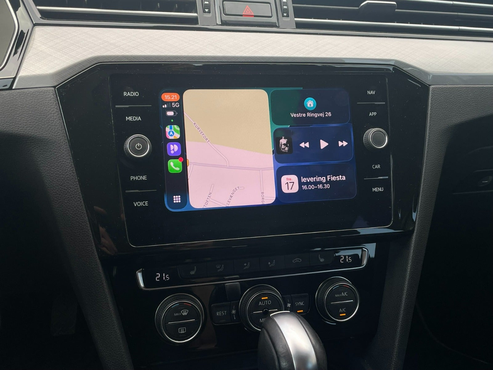 Sølv VW Passat fra 2020