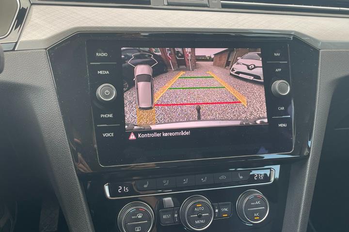 Sølv VW Passat fra 2020