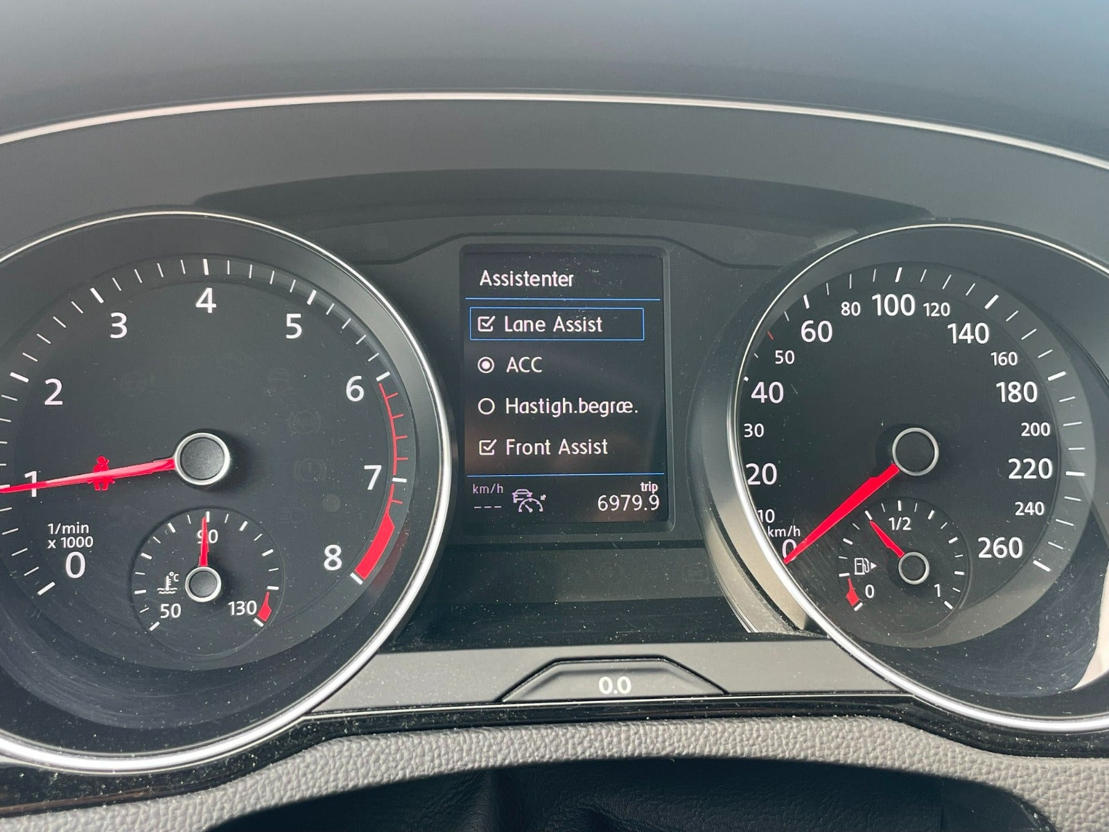 Sølv VW Passat fra 2020