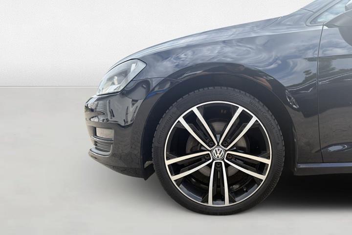 Grøn VW Golf VII fra 2014