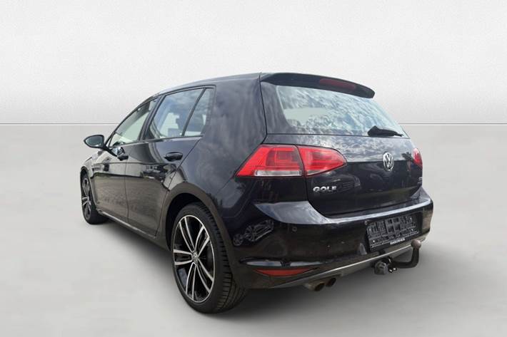 Grøn VW Golf VII fra 2014