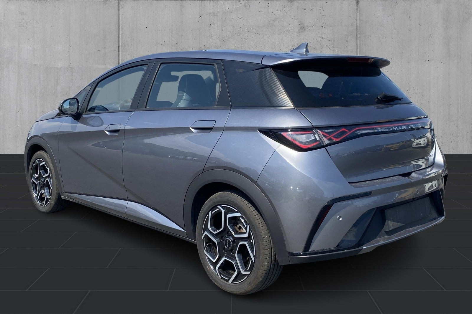 Grå BYD Dolphin fra 2024