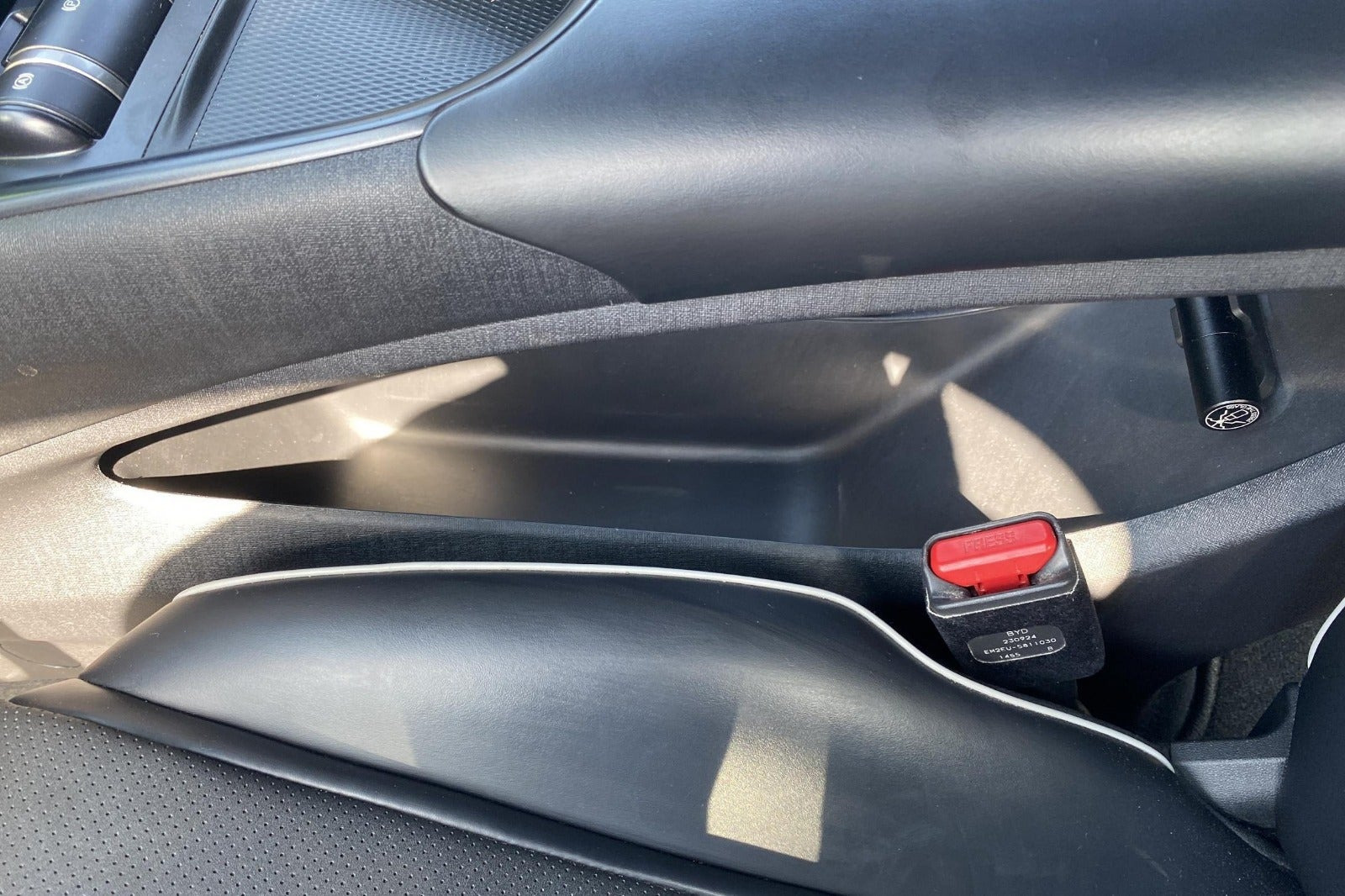 Grå BYD Dolphin fra 2024