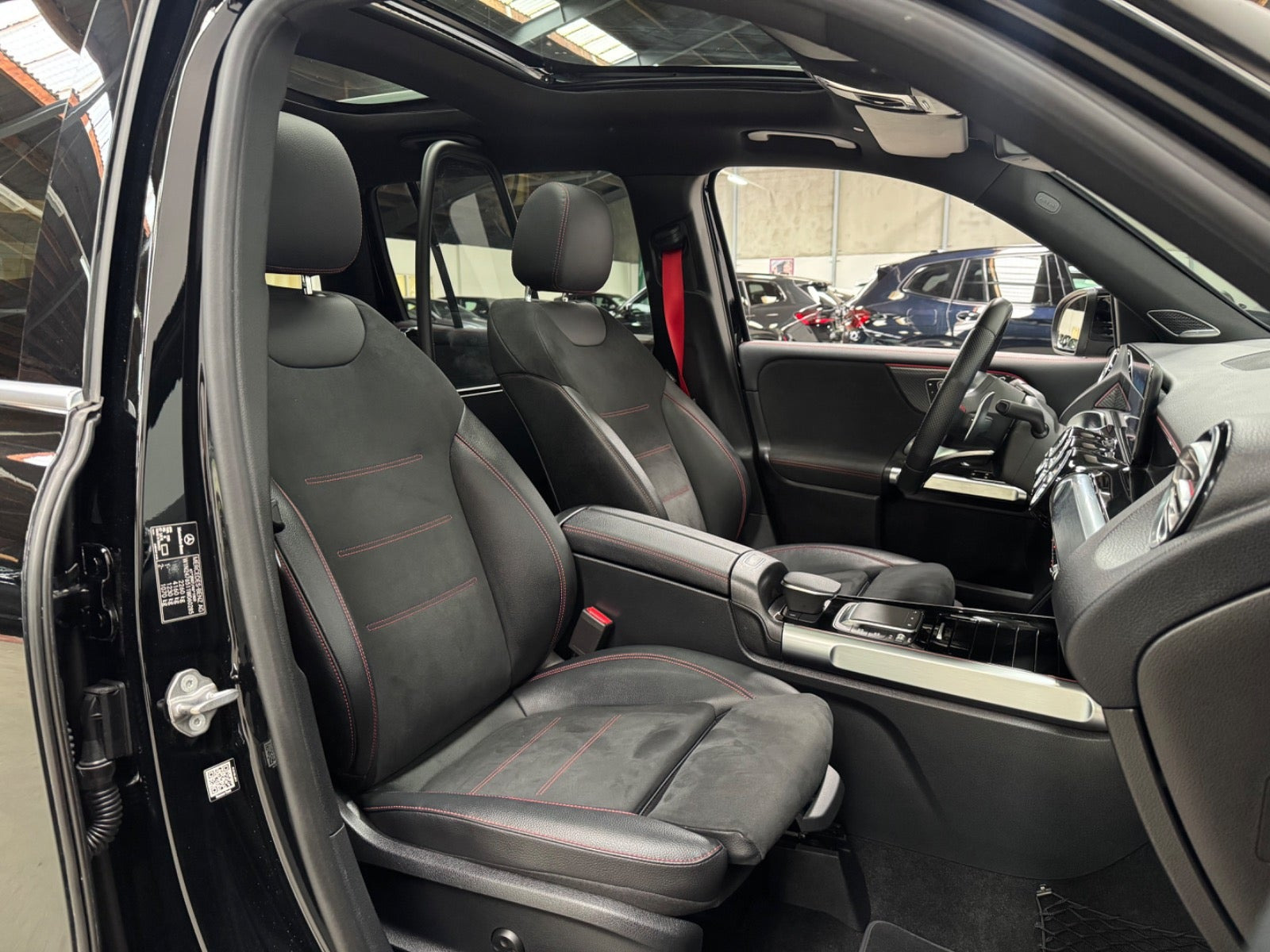 Sort Mercedes GLB35 fra 2020