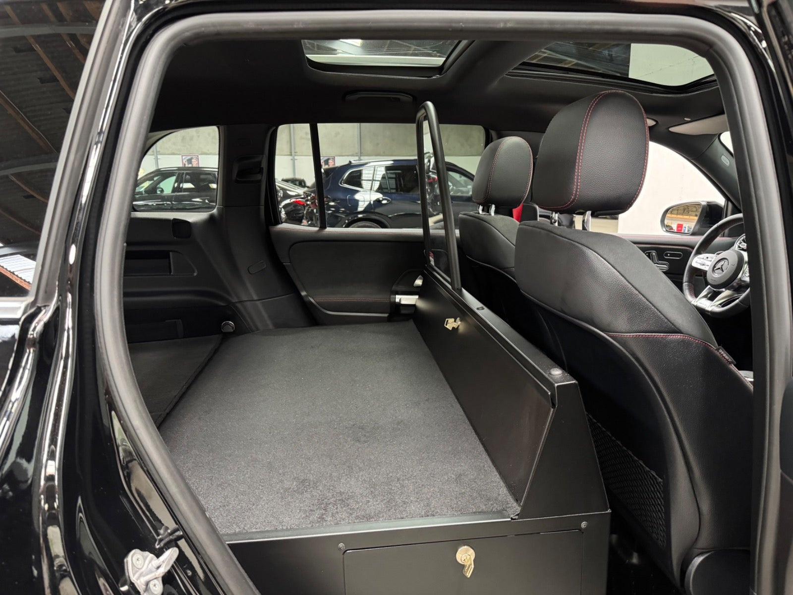Sort Mercedes GLB35 fra 2020