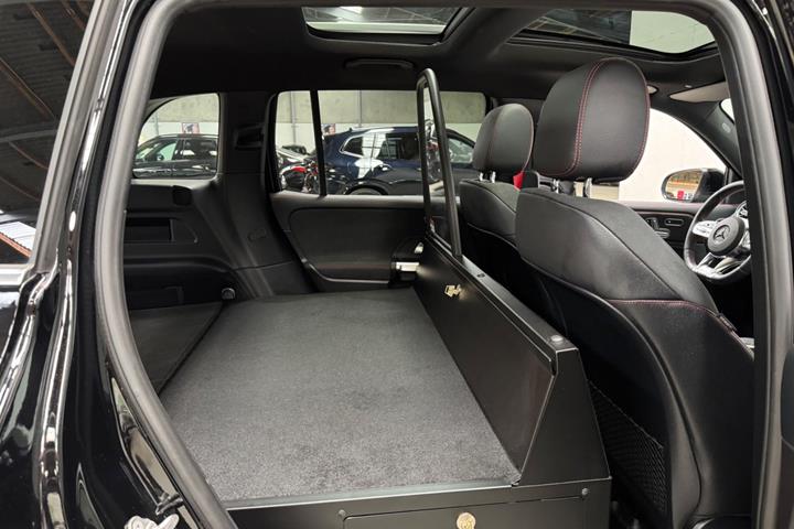 Sort Mercedes GLB35 fra 2020