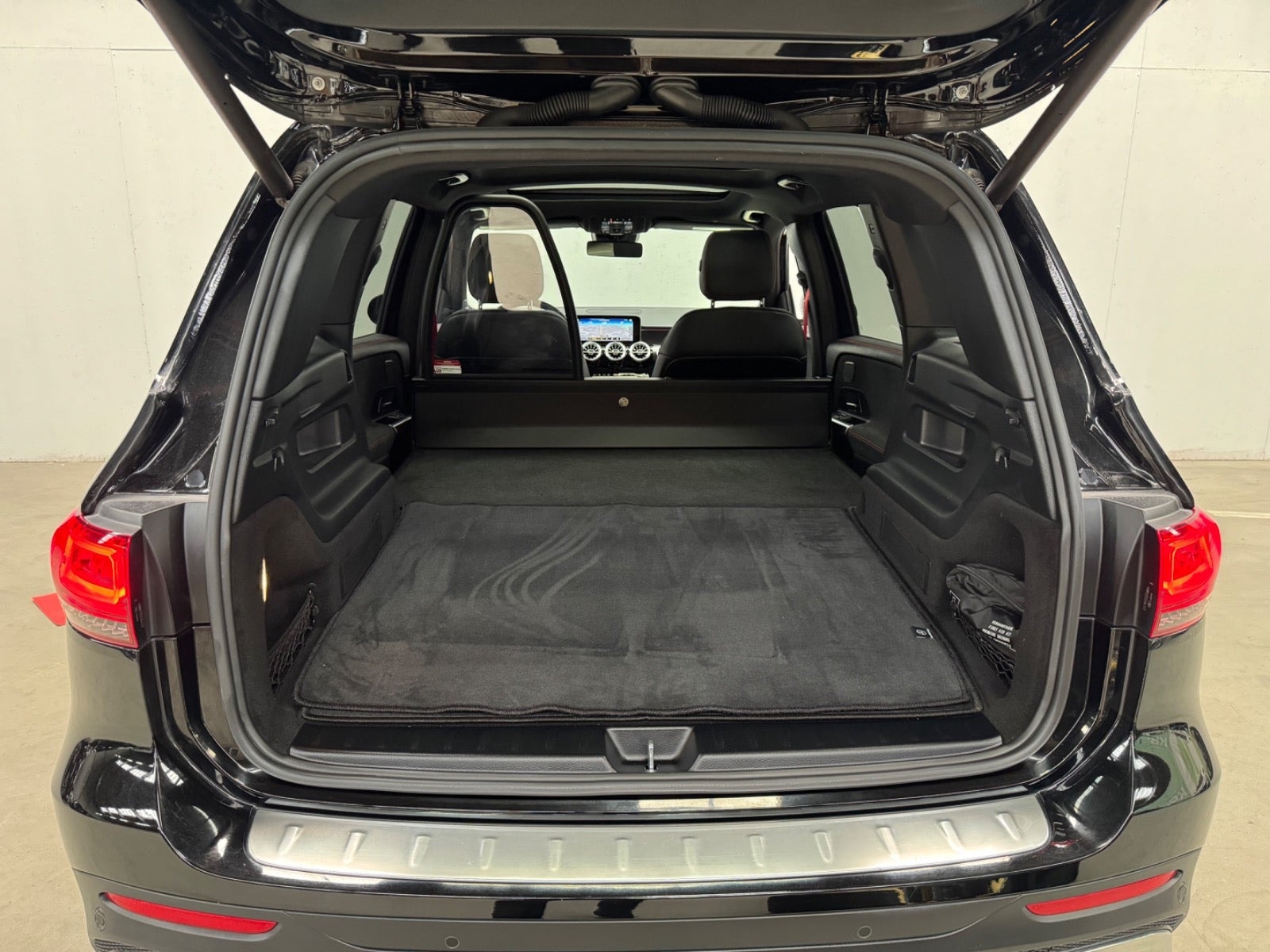 Sort Mercedes GLB35 fra 2020