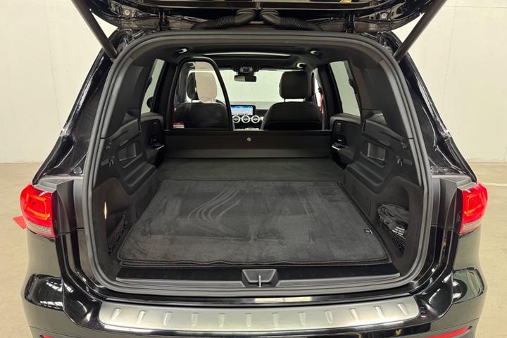 Sort Mercedes GLB35 fra 2020