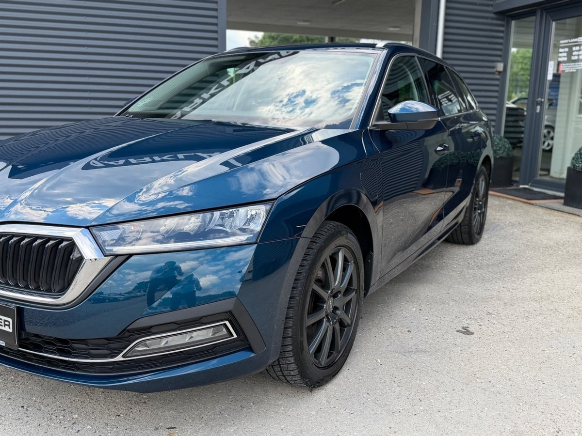 Blå Skoda Octavia fra 2021
