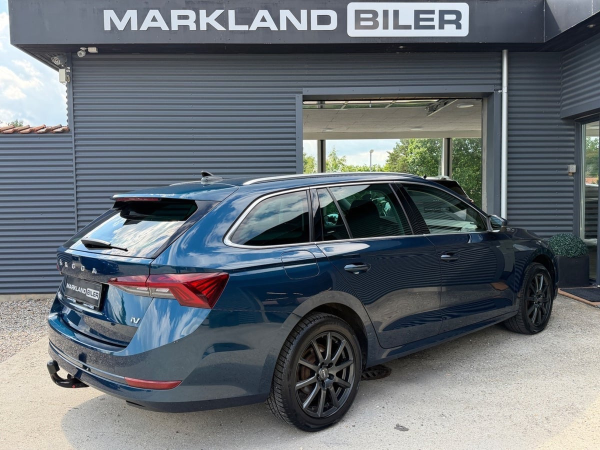 Blå Skoda Octavia fra 2021