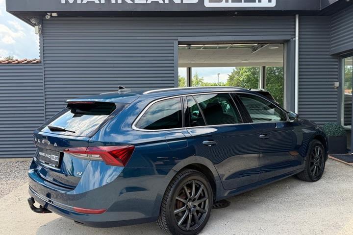 Blå Skoda Octavia fra 2021