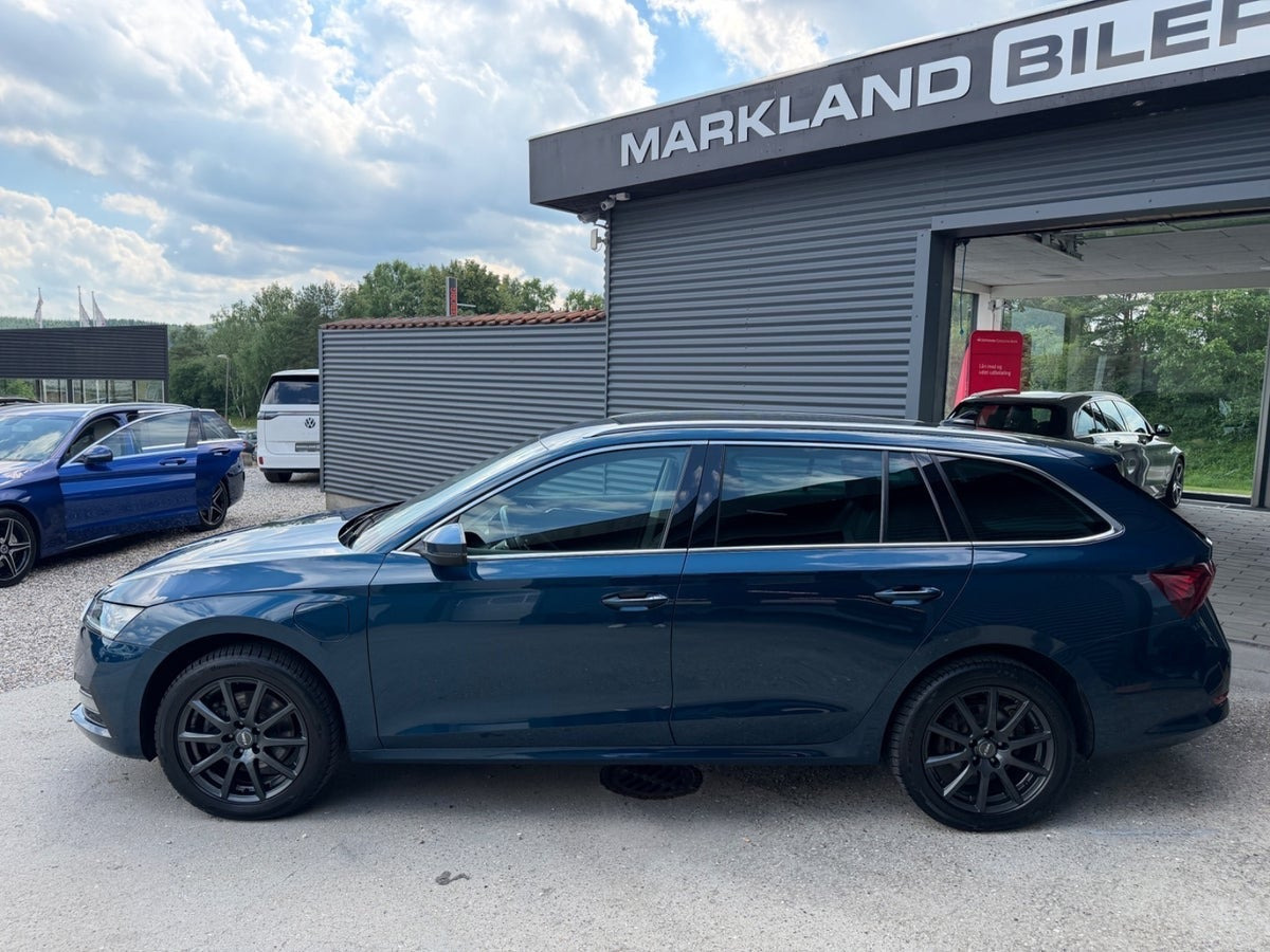 Blå Skoda Octavia fra 2021
