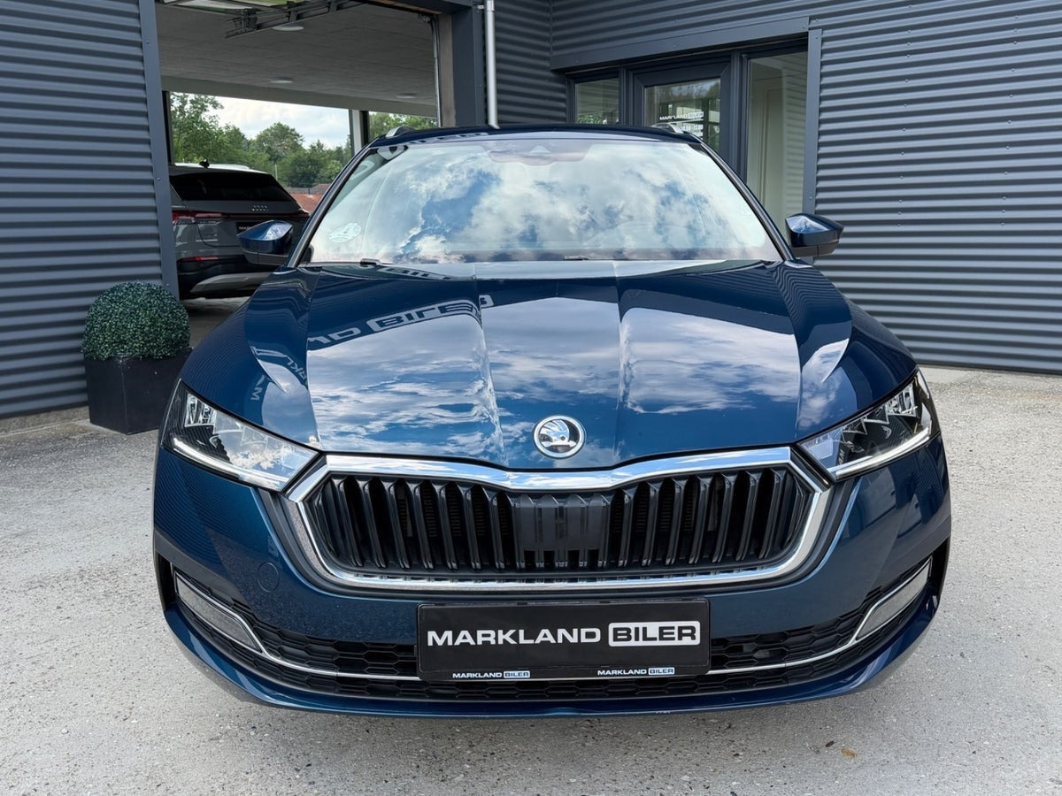 Blå Skoda Octavia fra 2021