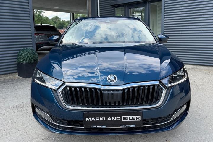 Blå Skoda Octavia fra 2021