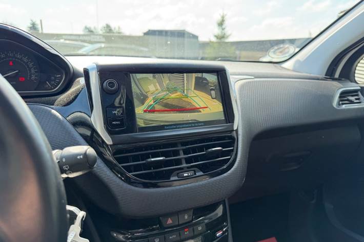 Hvid Peugeot 208 fra 2019