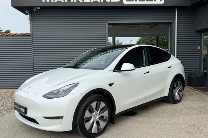 Hvid Tesla Model Y fra 2023