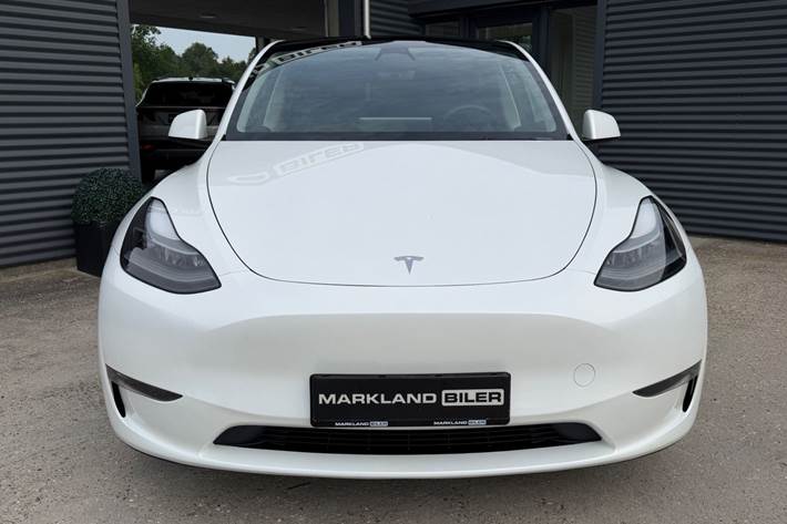 Hvid Tesla Model Y fra 2023
