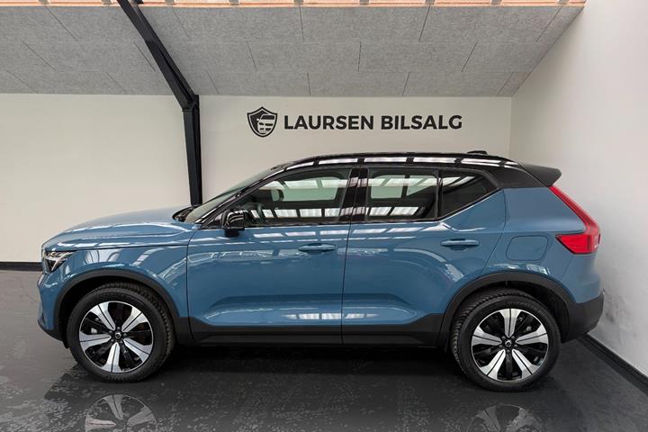Blå Volvo XC40 fra 2023