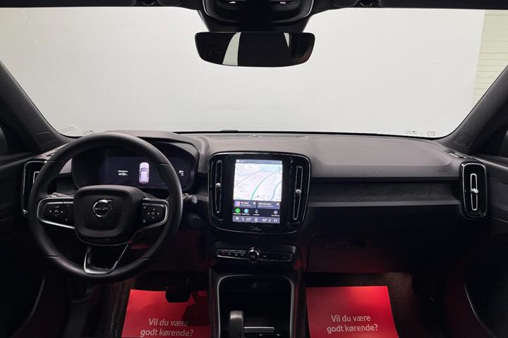 Blå Volvo XC40 fra 2023