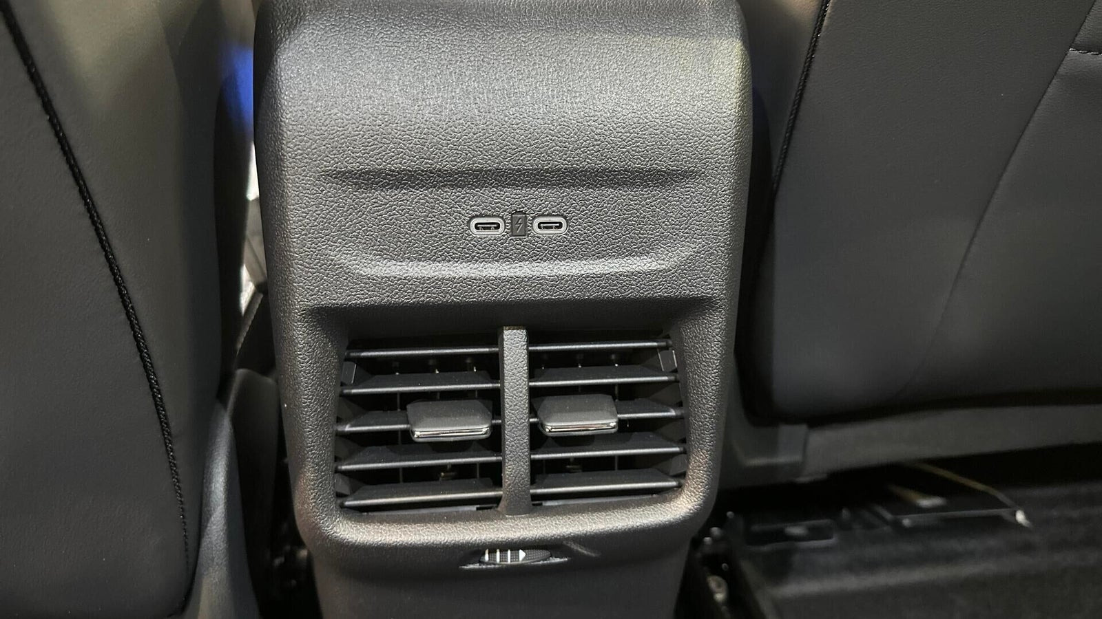 Sort Ford Explorer fra 2026