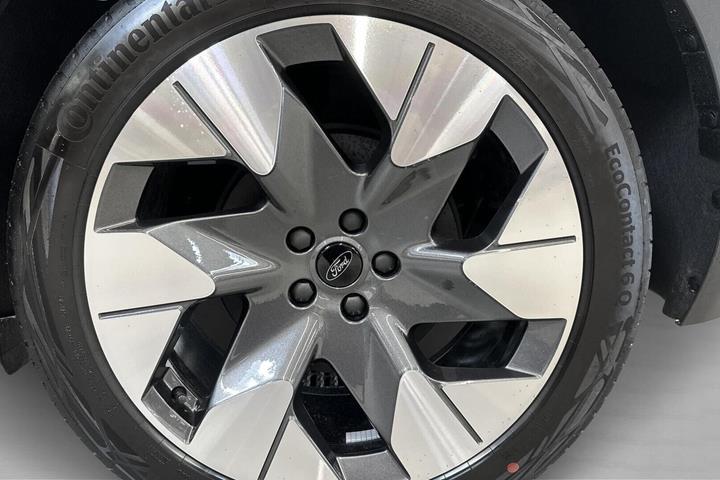 Sort Ford Explorer fra 2026