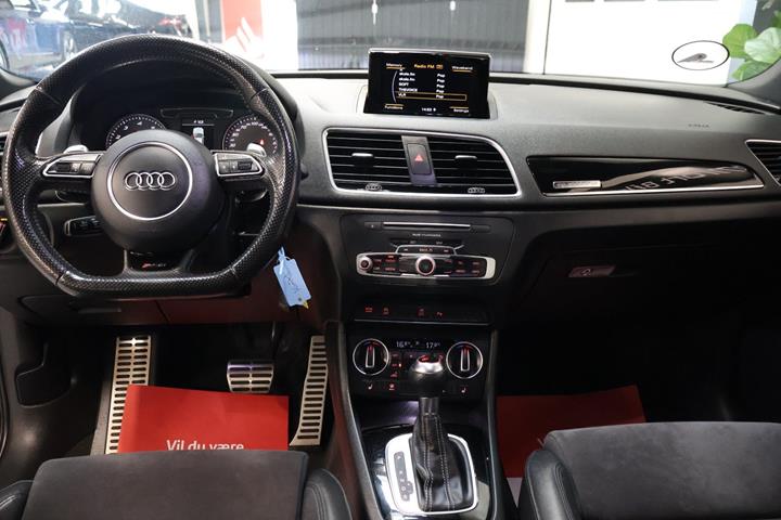 Sort Audi RS Q3 fra 2016 set indefra