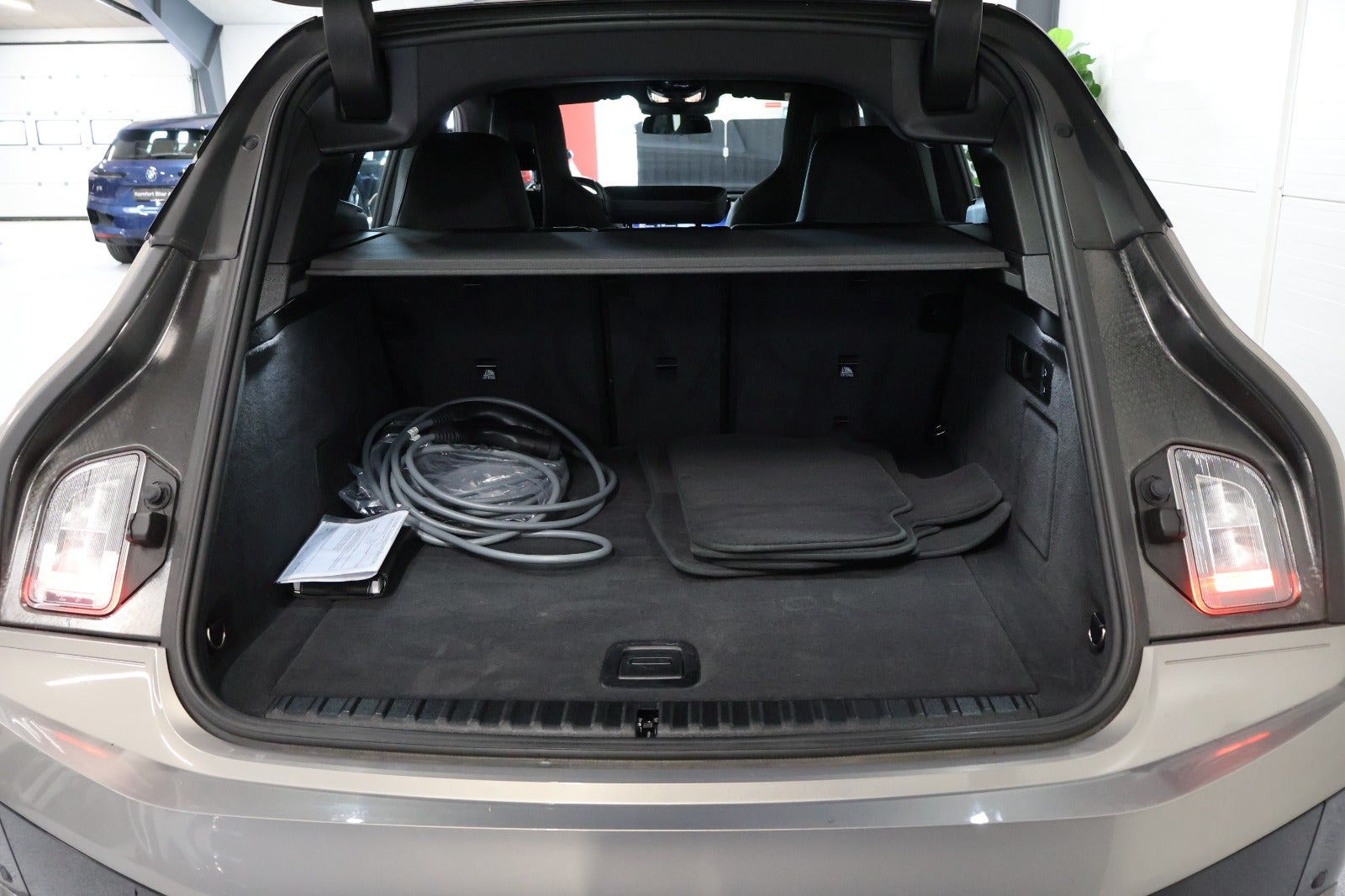 Orange BMW iX fra 2023