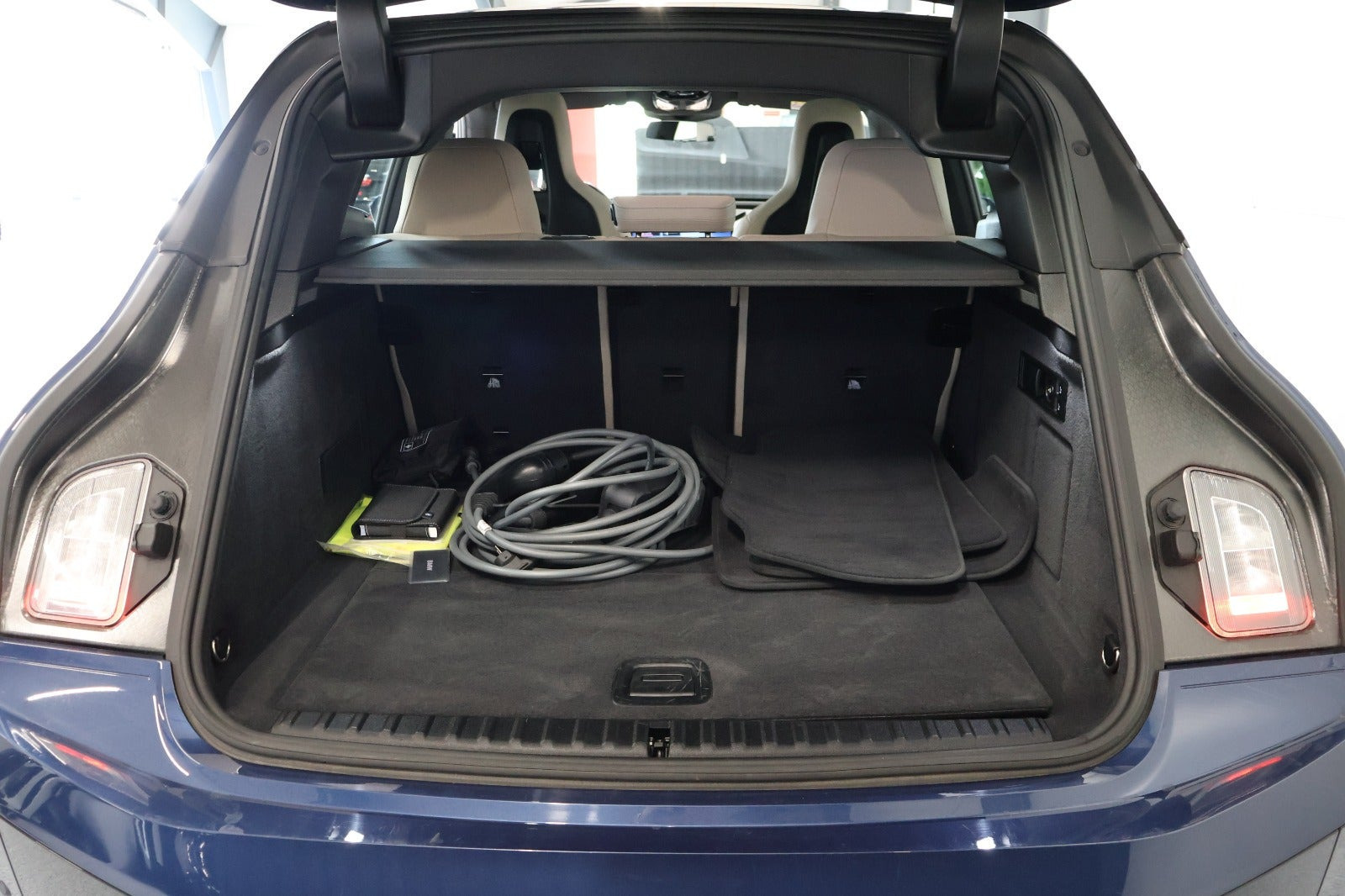 Blå BMW iX fra 2023