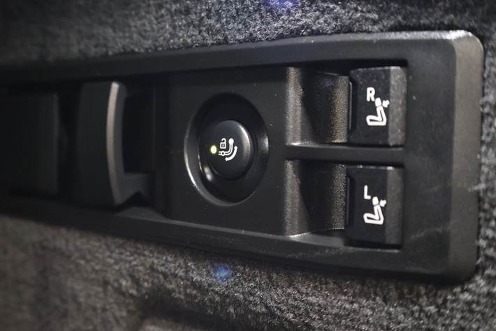 Blå BMW iX fra 2023