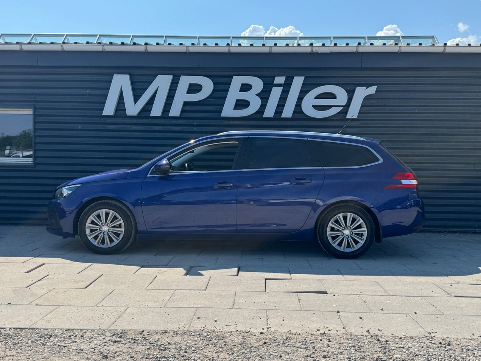 Blå Peugeot 308 fra 2020