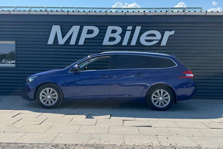 Blå Peugeot 308 fra 2020