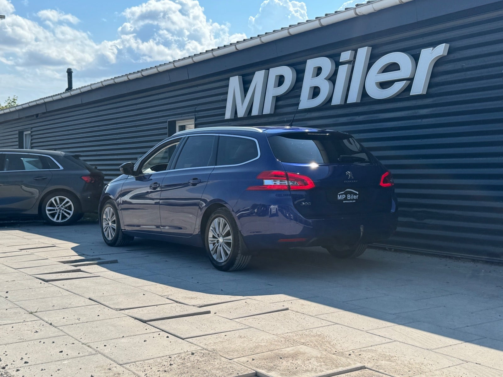 Blå Peugeot 308 fra 2020