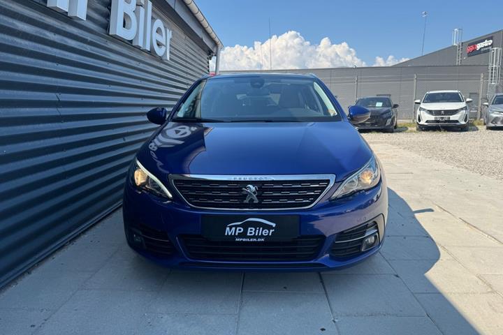 Blå Peugeot 308 fra 2020