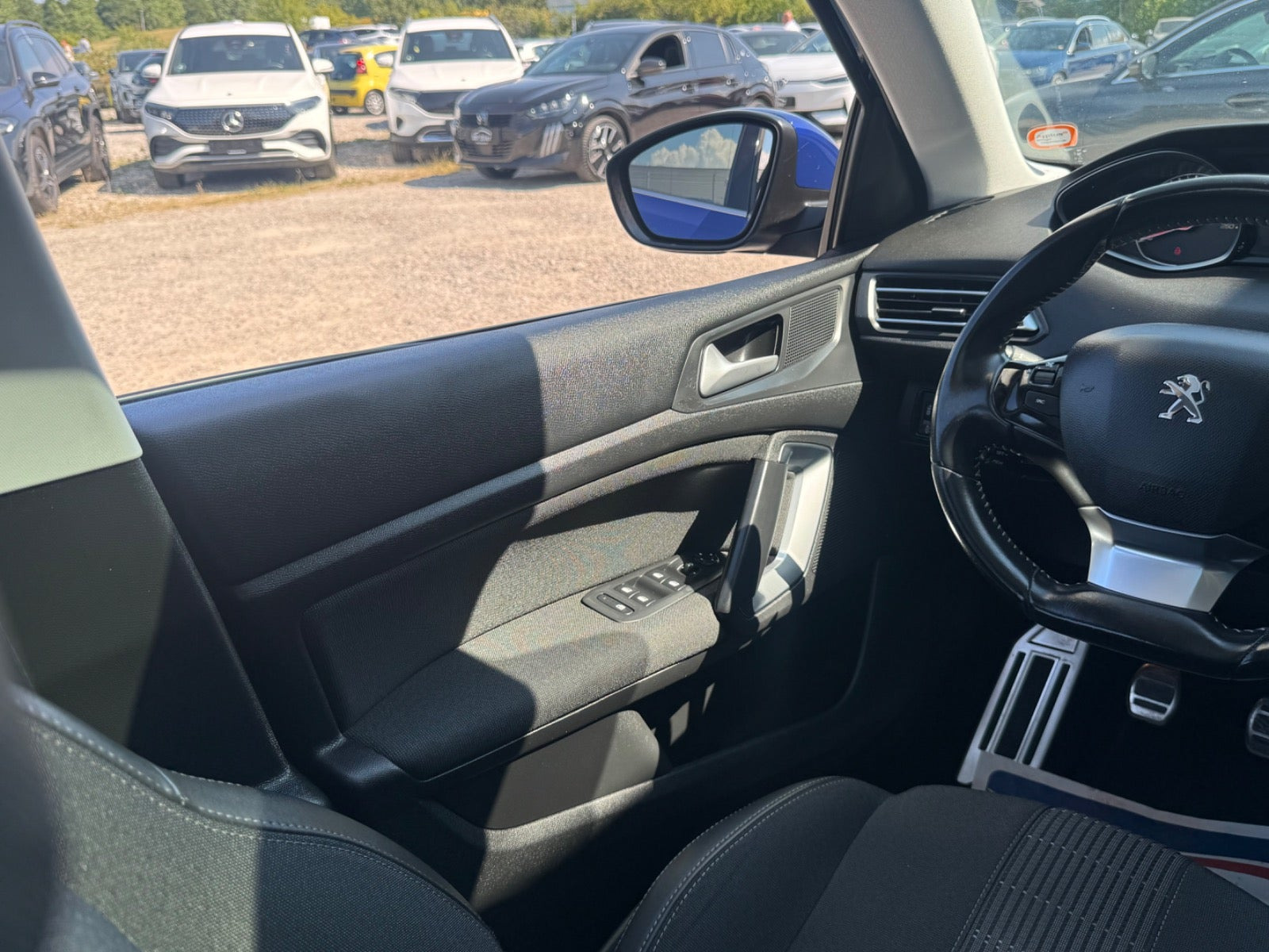 Blå Peugeot 308 fra 2020
