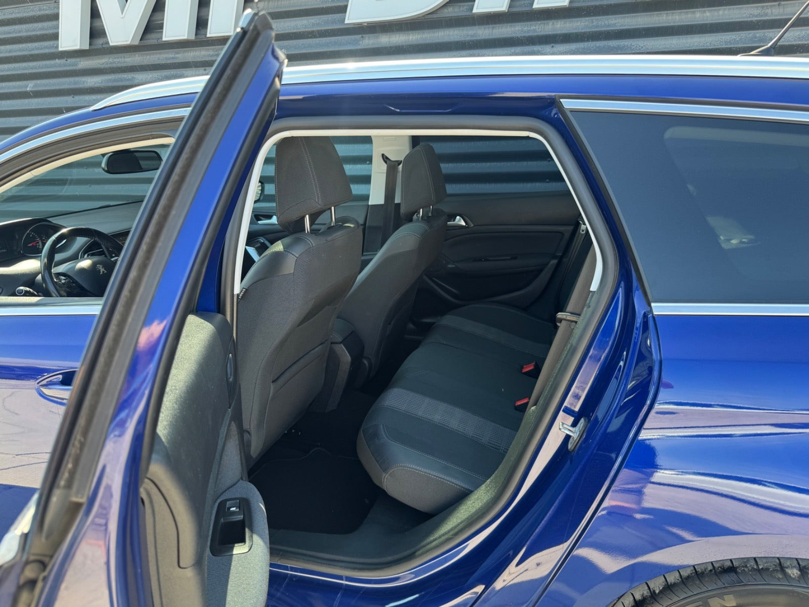 Blå Peugeot 308 fra 2020