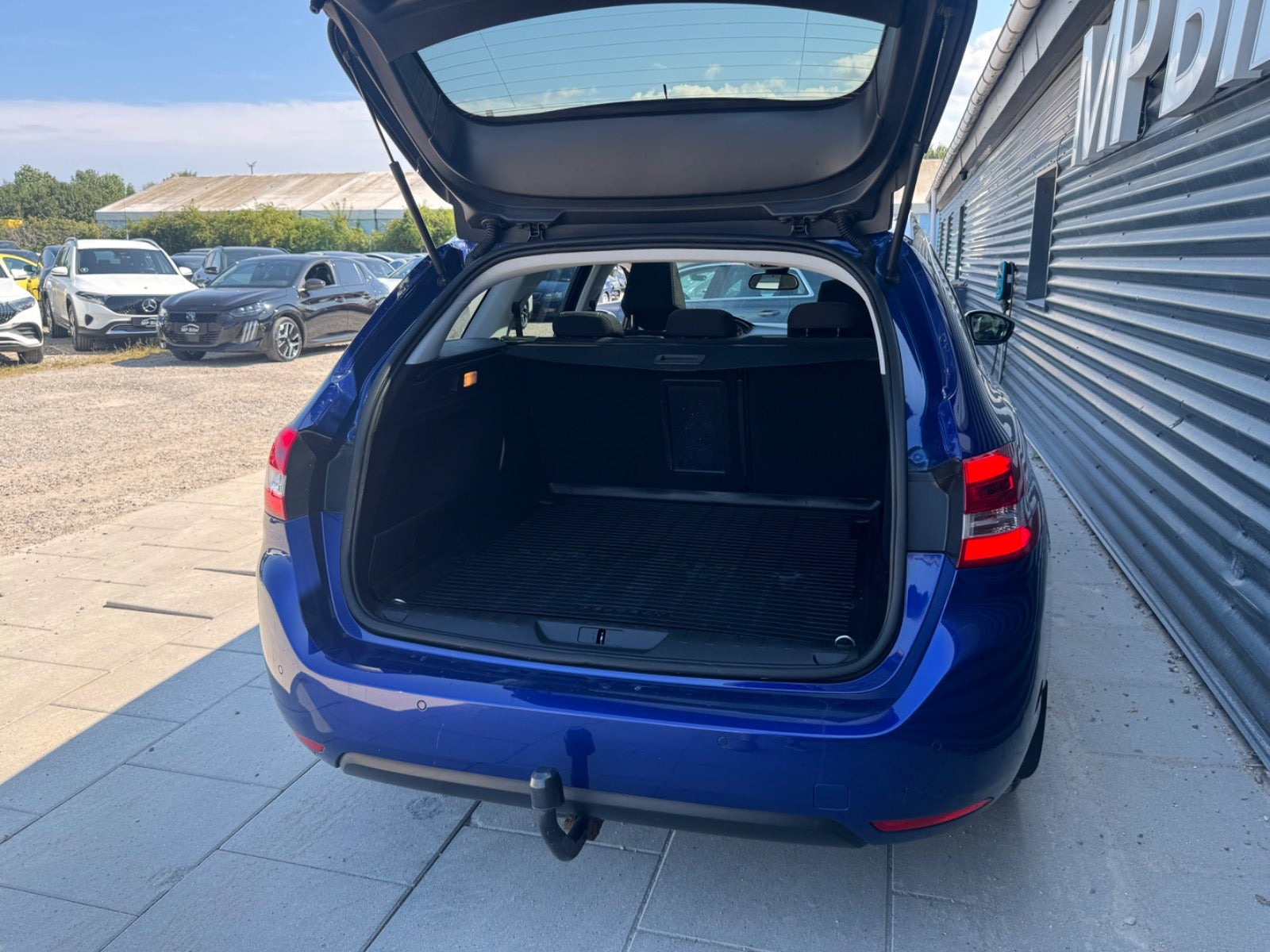 Blå Peugeot 308 fra 2020