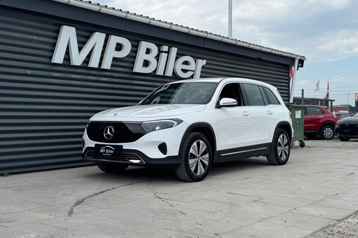 Hvid Mercedes EQB250+ fra 2024 set udefra