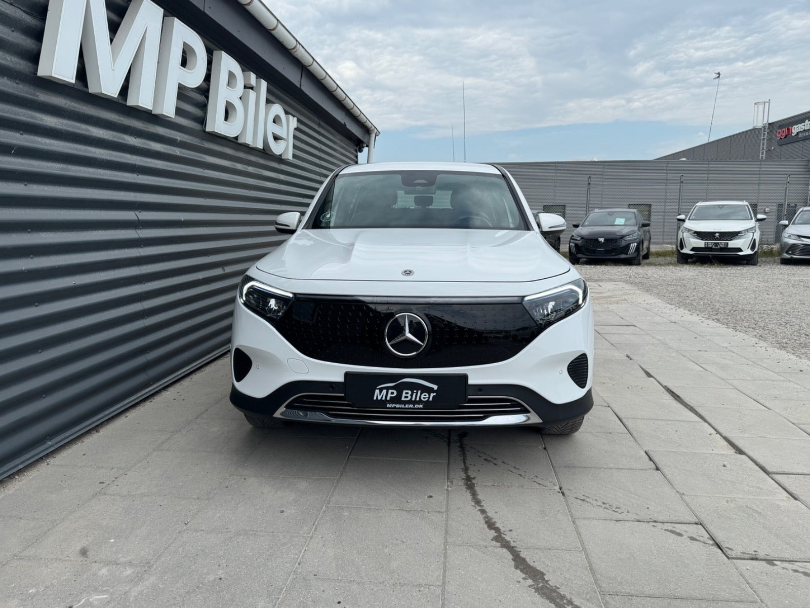 Hvid Mercedes EQB250+ fra 2024