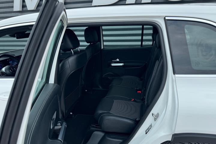 Hvid Mercedes EQB250+ fra 2024