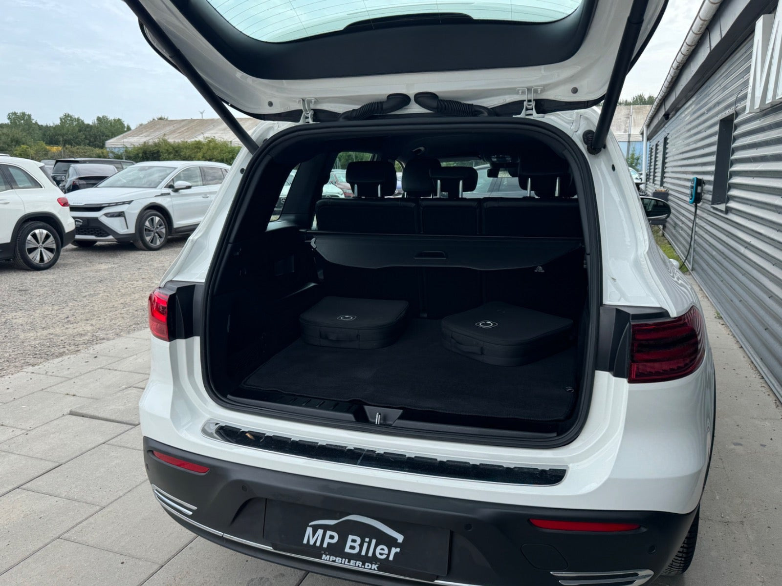 Hvid Mercedes EQB250+ fra 2024