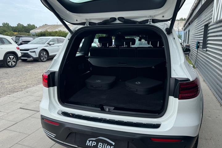 Hvid Mercedes EQB250+ fra 2024