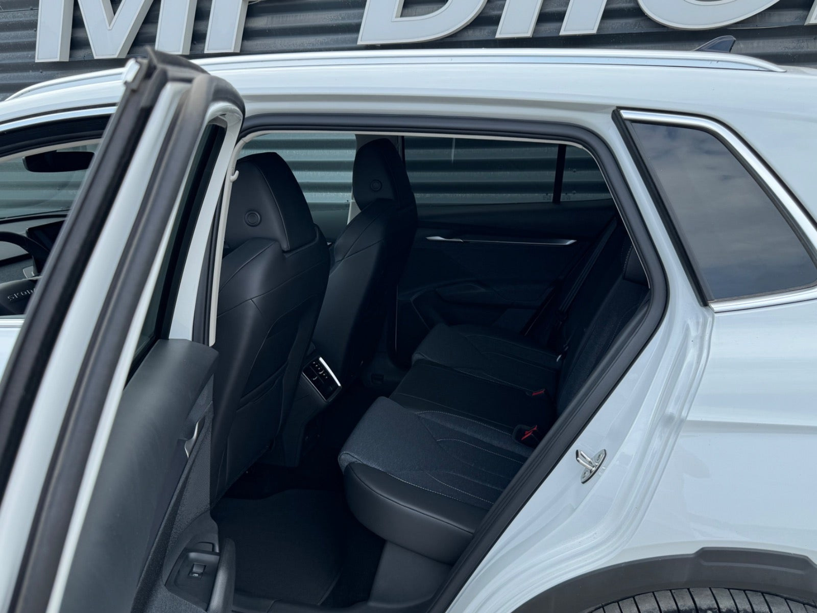 Hvid Skoda Elroq fra 2026